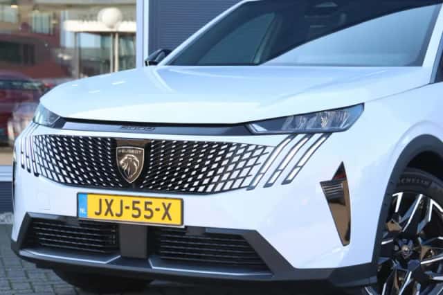Peugeot 5008 (2025) thumbnail 5