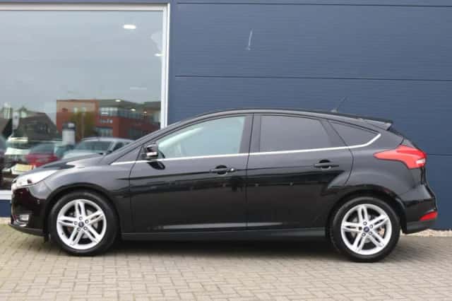 Ford Focus (2018) thumbnail 2