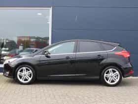 Ford Focus (2018) thumbnail 2