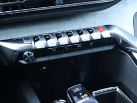 Peugeot 3008 (2021) thumbnail 33