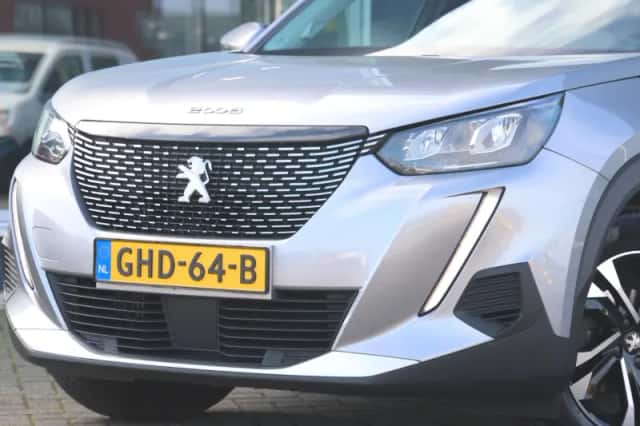 Peugeot 2008 (2021) thumbnail 5