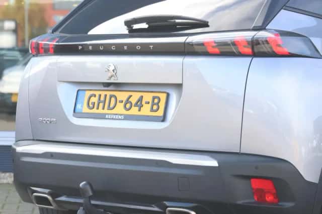 Peugeot 2008 (2021) thumbnail 6