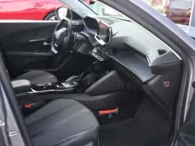 Peugeot 2008 (2021) thumbnail 8