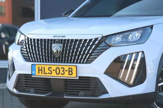 Peugeot e-2008 (2025) thumbnail 6