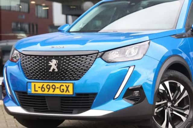 Peugeot 2008 (2021) thumbnail 5