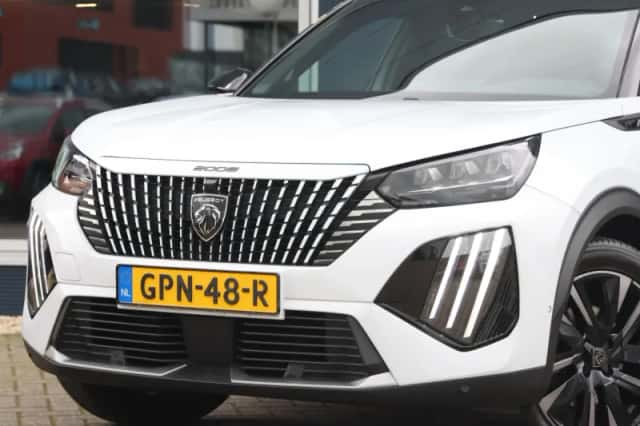 Peugeot 2008 (2024) thumbnail 5