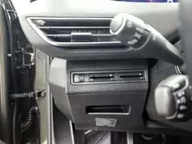 Peugeot 5008 (2020) thumbnail 33