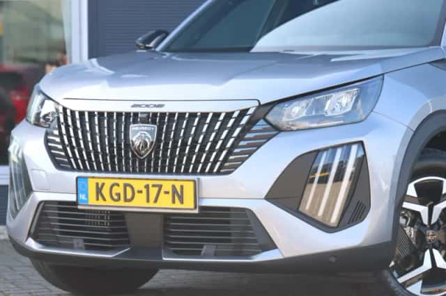Peugeot 2008 (2025) thumbnail 5