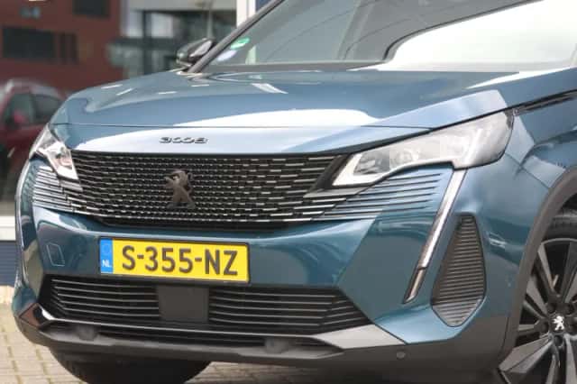 Peugeot 3008 (2023) thumbnail 5