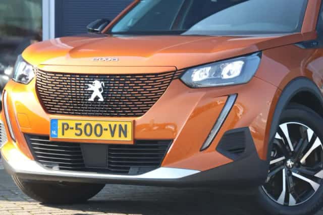 Peugeot e-2008 (2022) thumbnail 4