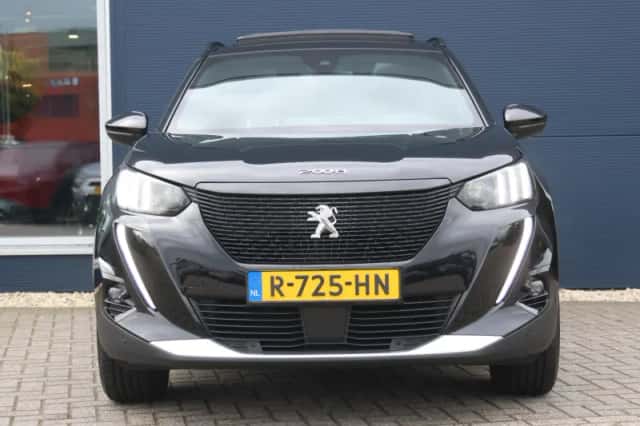 Peugeot e-2008 (2022) thumbnail 4