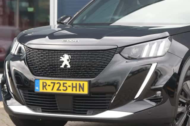 Peugeot e-2008 (2022) thumbnail 5