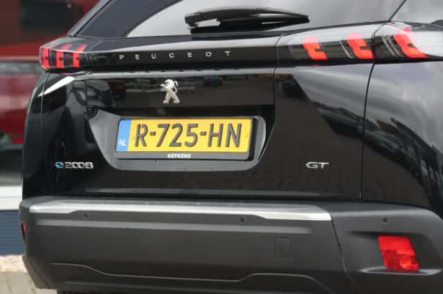 Peugeot e-2008 (2022) thumbnail 6