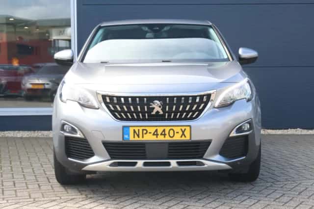 Peugeot 3008 (2017) thumbnail 4
