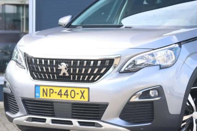 Peugeot 3008 (2017) thumbnail 5