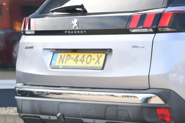 Peugeot 3008 (2017) thumbnail 6