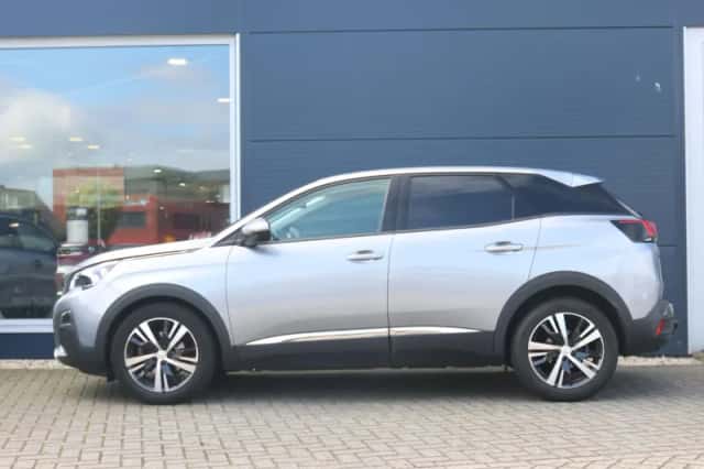 Peugeot 3008 (2017) thumbnail 2