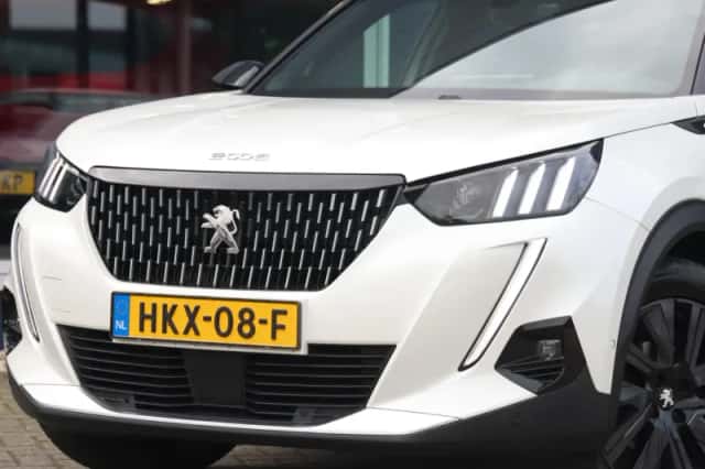 Peugeot 2008 (2020) thumbnail 5