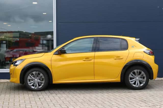 Peugeot e-208 (2022) thumbnail 2