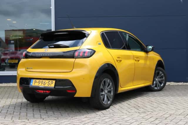 Peugeot e-208 (2022) thumbnail 3
