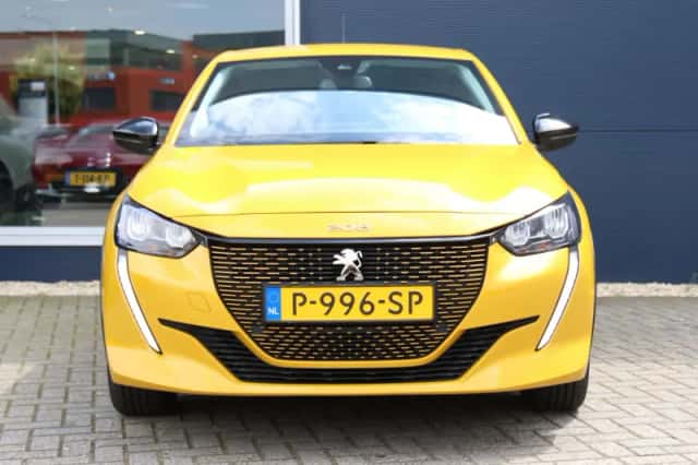 Peugeot e-208 (2022) thumbnail 4