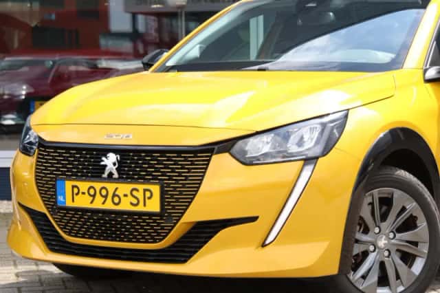 Peugeot e-208 (2022) thumbnail 5