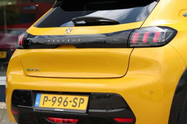 Peugeot e-208 (2022) thumbnail 6