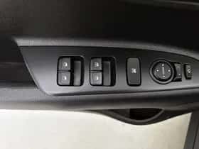 Kia Stonic (2019) thumbnail 34