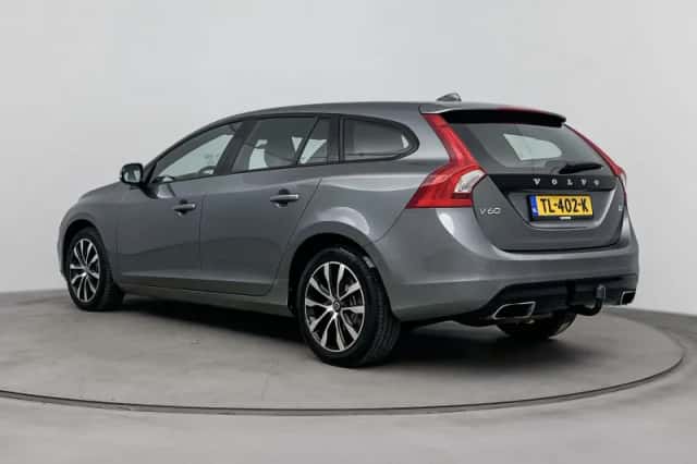 Volvo V60 (2018) thumbnail 3