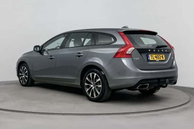 Volvo V60 (2018) thumbnail 3