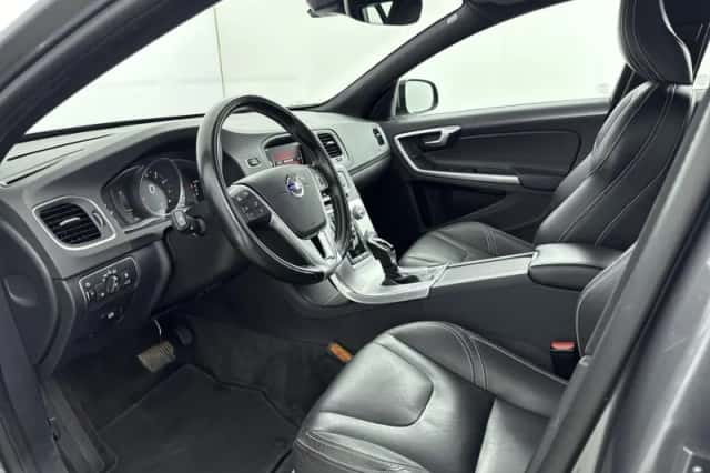Volvo V60 (2018) thumbnail 5