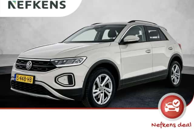 Volkswagen T-Roc (2023) thumbnail 1