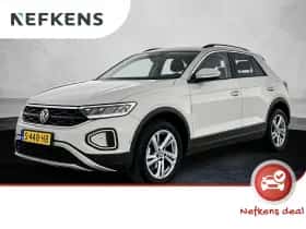 Volkswagen T-Roc (2023) thumbnail 1