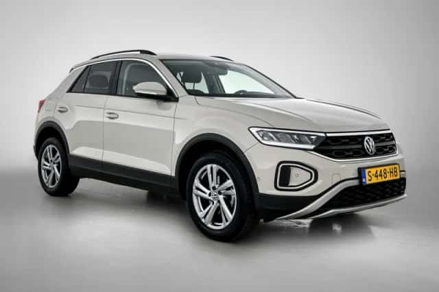 Volkswagen T-Roc (2023) thumbnail 2