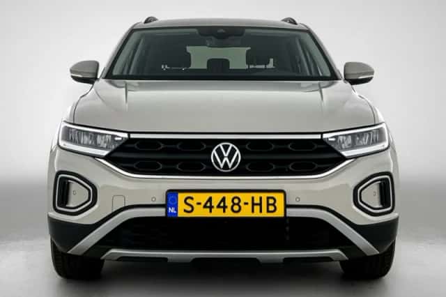 Volkswagen T-Roc (2023) thumbnail 4