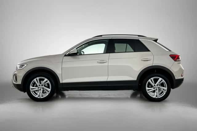 Volkswagen T-Roc (2023) thumbnail 5