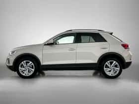 Volkswagen T-Roc (2023) thumbnail 5