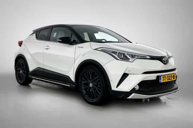 Toyota C-HR (2018) thumbnail 2