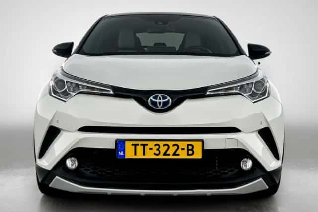 Toyota C-HR (2018) thumbnail 4