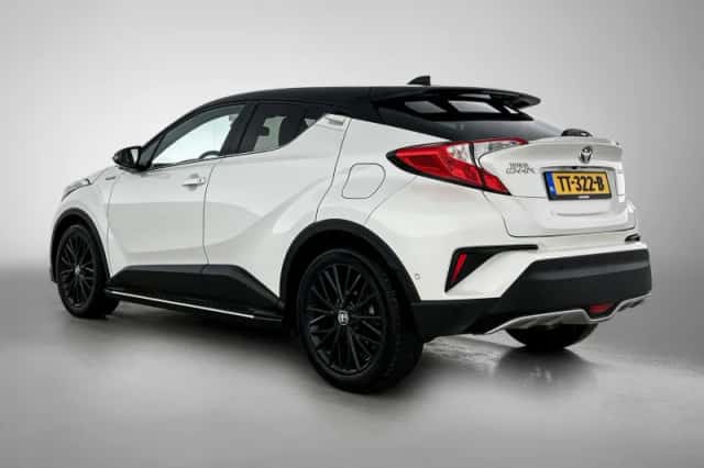 Toyota C-HR (2018) thumbnail 6
