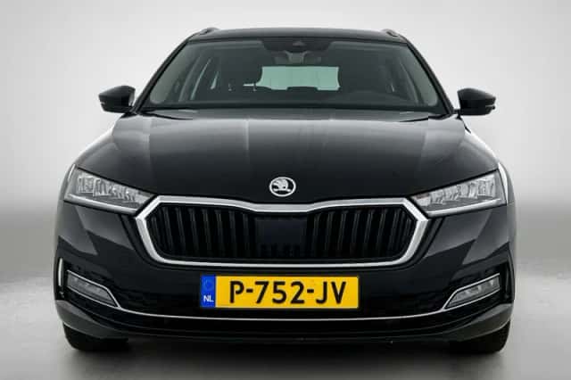 Škoda Octavia (2021) thumbnail 4