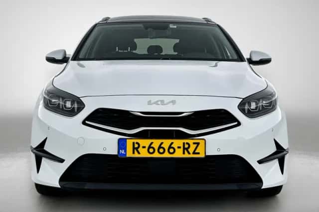 Kia Ceed (2022) thumbnail 4