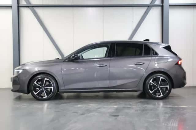 Opel Astra (2022) thumbnail 2