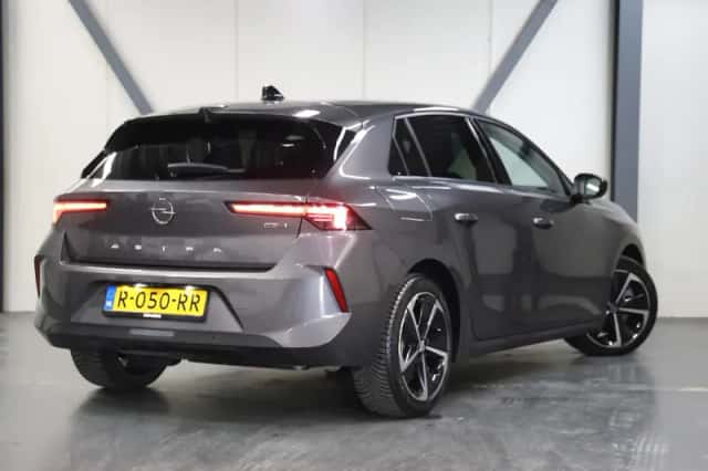 Opel Astra (2022) thumbnail 3