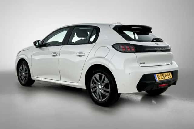 Peugeot 208 (2022) thumbnail 3