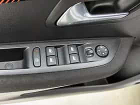 Peugeot e-208 (2023) thumbnail 19