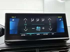 Peugeot 3008 (2022) thumbnail 25