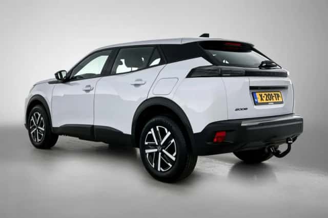 Peugeot 2008 (2024) thumbnail 3