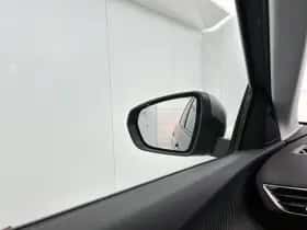 Peugeot 3008 (2019) thumbnail 30