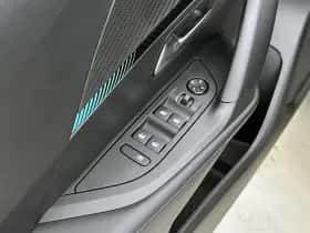 Peugeot 2008 (2021) thumbnail 18